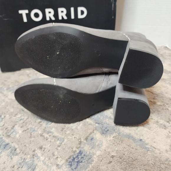 Torrid 7.5W Rhinestone Grey Faux Suede Ankle Booties New With Box - Picture 7 of 17